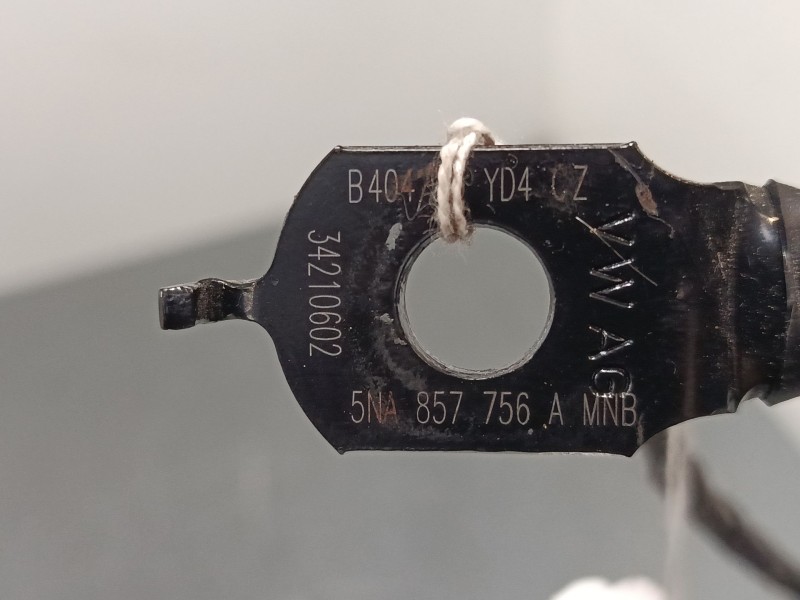 Recambio de anclaje cinturon delantero derecho para volkswagen tiguan (ad1, ax1) 2.0 tdi referencia OEM IAM 5NA857756A  