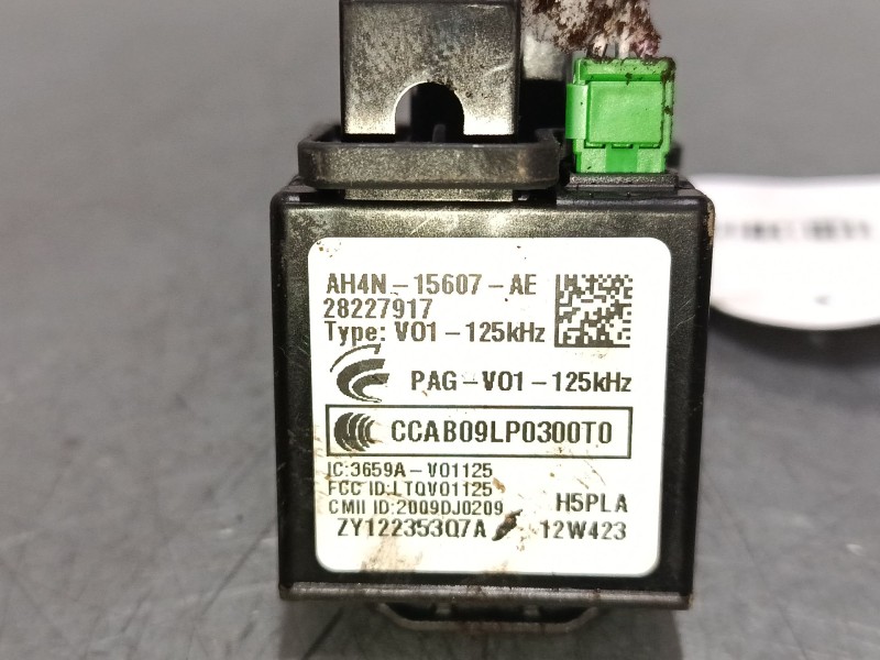 Recambio de clausor para volvo v40 hatchback (525) d2 referencia OEM IAM 28227917 2009DJ0209 