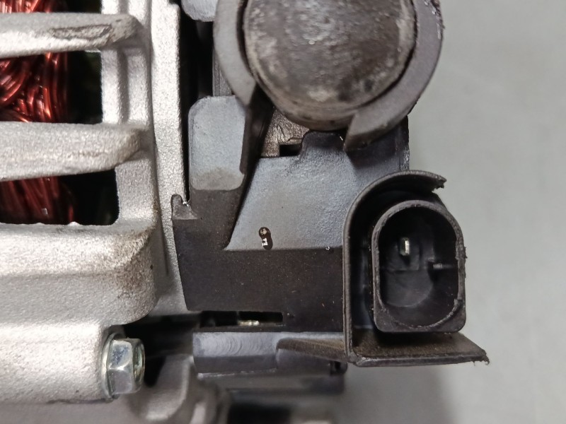 Recambio de alternador para volvo v40 hatchback (525) d2 referencia OEM IAM   