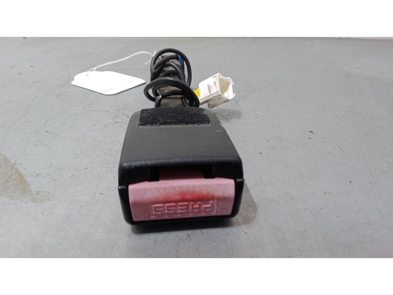 Recambio de anclaje cinturon delantero izquierdo para peugeot 1007 (km_) 1.4 hdi referencia OEM IAM   