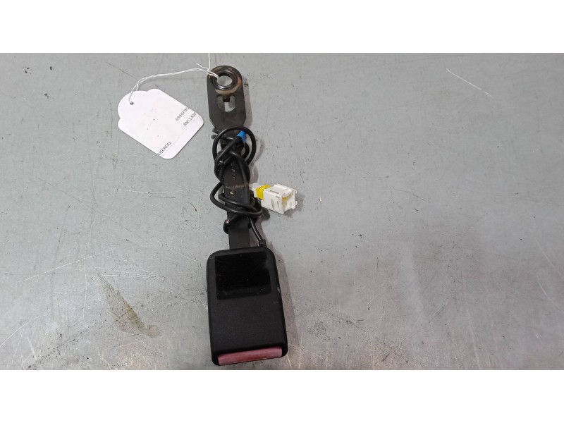 Recambio de anclaje cinturon delantero izquierdo para peugeot 1007 (km_) 1.4 hdi referencia OEM IAM   