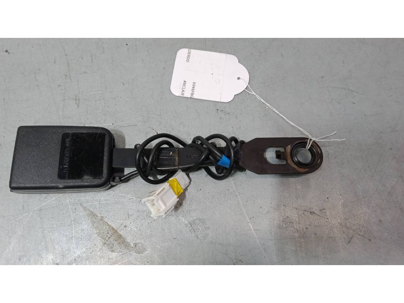 Recambio de anclaje cinturon delantero izquierdo para peugeot 1007 (km_) 1.4 hdi referencia OEM IAM   