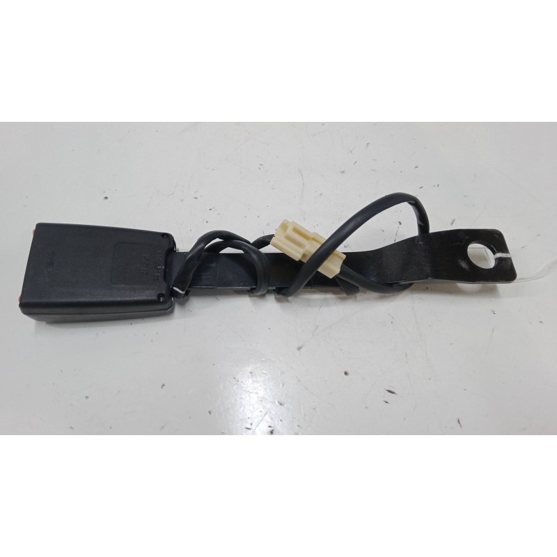 Recambio de anclaje cinturon delantero izquierdo para suzuki alto vii (gf, ha25_, ha35_) 1.0 (amf310) referencia OEM IAM   