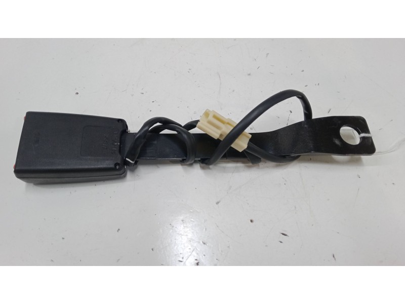 Recambio de anclaje cinturon delantero izquierdo para suzuki alto vii (gf, ha25_, ha35_) 1.0 (amf310) referencia OEM IAM   