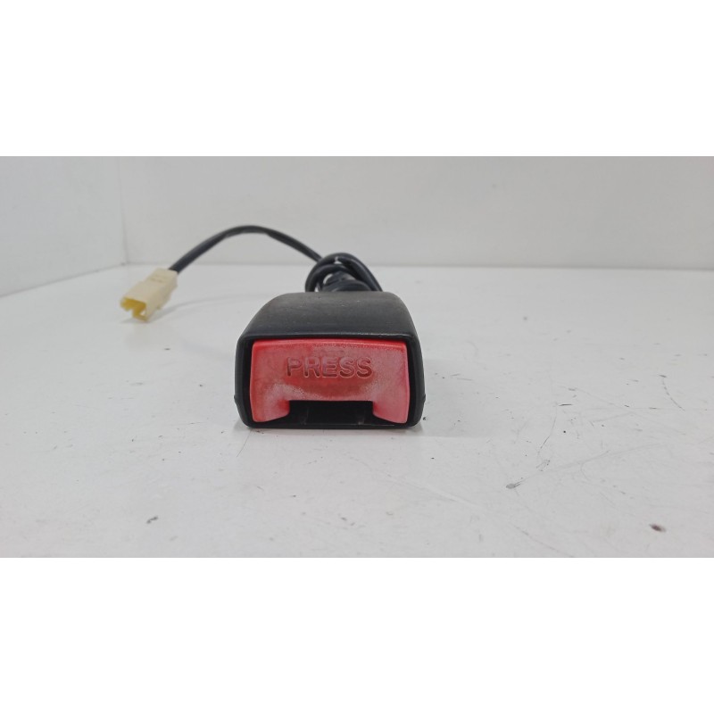 Recambio de anclaje cinturon delantero izquierdo para suzuki alto vii (gf, ha25_, ha35_) 1.0 (amf310) referencia OEM IAM   