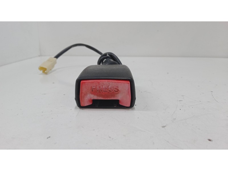 Recambio de anclaje cinturon delantero izquierdo para suzuki alto vii (gf, ha25_, ha35_) 1.0 (amf310) referencia OEM IAM   