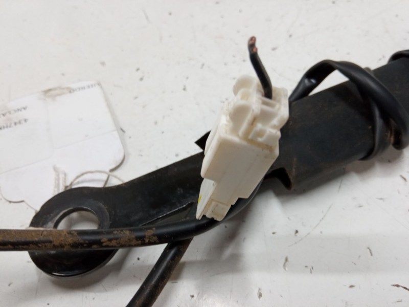 Recambio de anclaje cinturon delantero izquierdo para nissan x-trail ii (t31) 2.0 dci referencia OEM IAM   