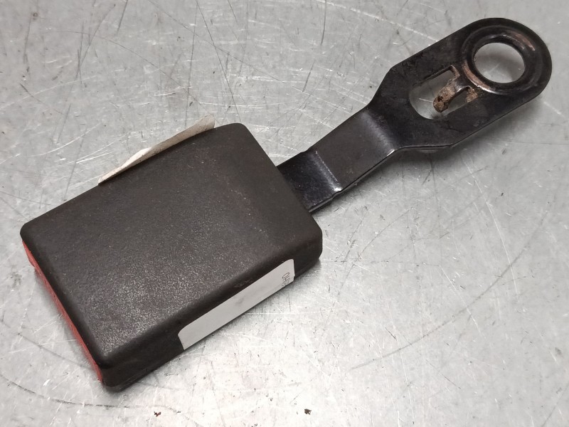 Recambio de anclaje cinturon delantero derecho para peugeot partner tepee 1.6 hdi 90 referencia OEM IAM 96815080XT  