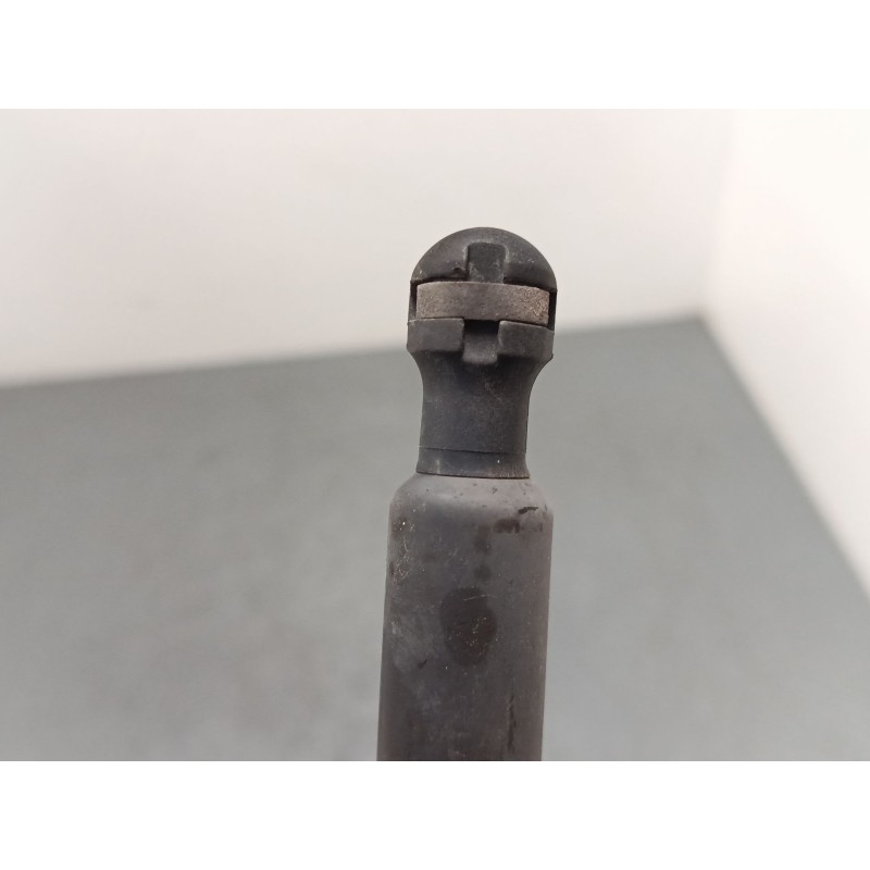 Recambio de amortiguadores malet/porton para dacia dokker furgoneta/monovolumen 1.6 lpg referencia OEM IAM 654704175r 7000210530