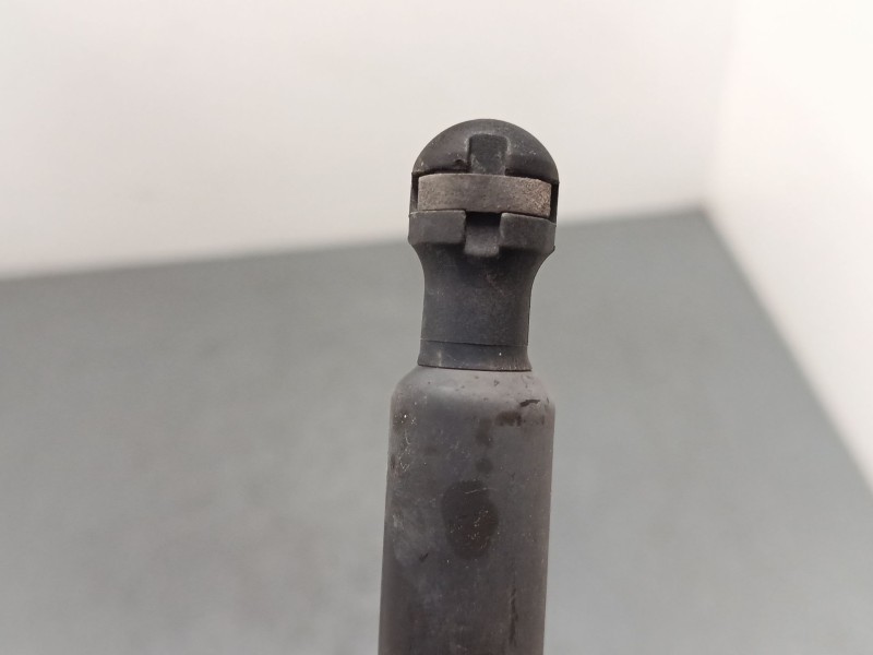 Recambio de amortiguadores malet/porton para dacia dokker furgoneta/monovolumen 1.6 lpg referencia OEM IAM 654704175r 7000210530