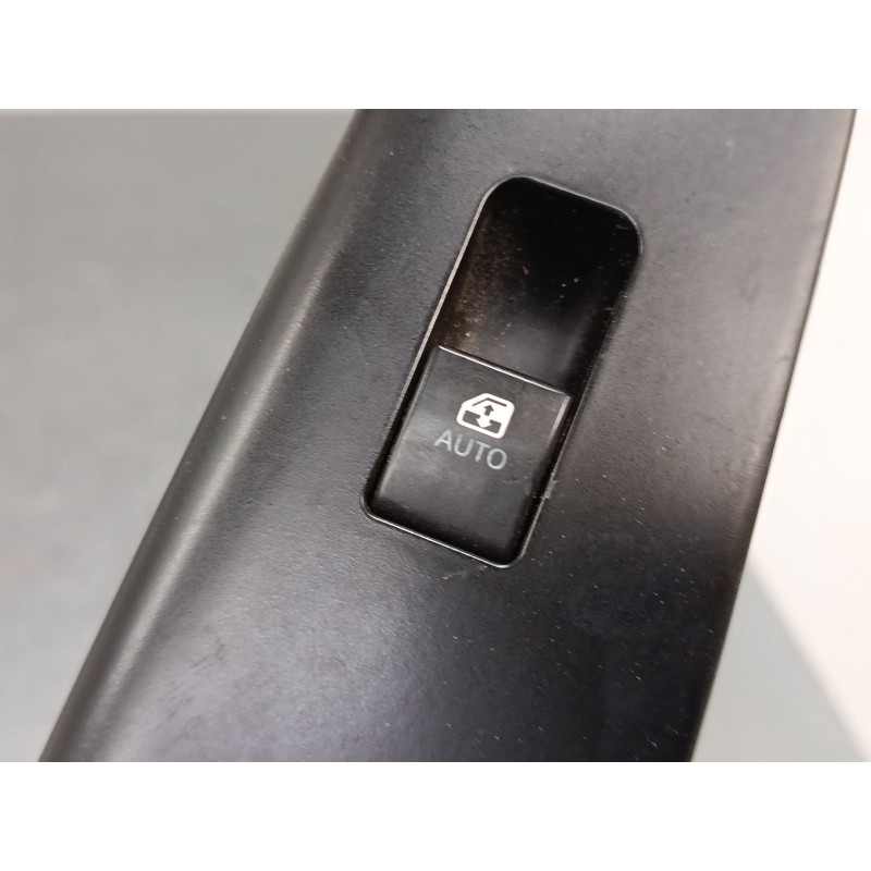 Recambio de mando elevalunas delantero derecho para kia cee´d hatchback (ed) 1.6 crdi 115 referencia OEM IAM 823611H000  