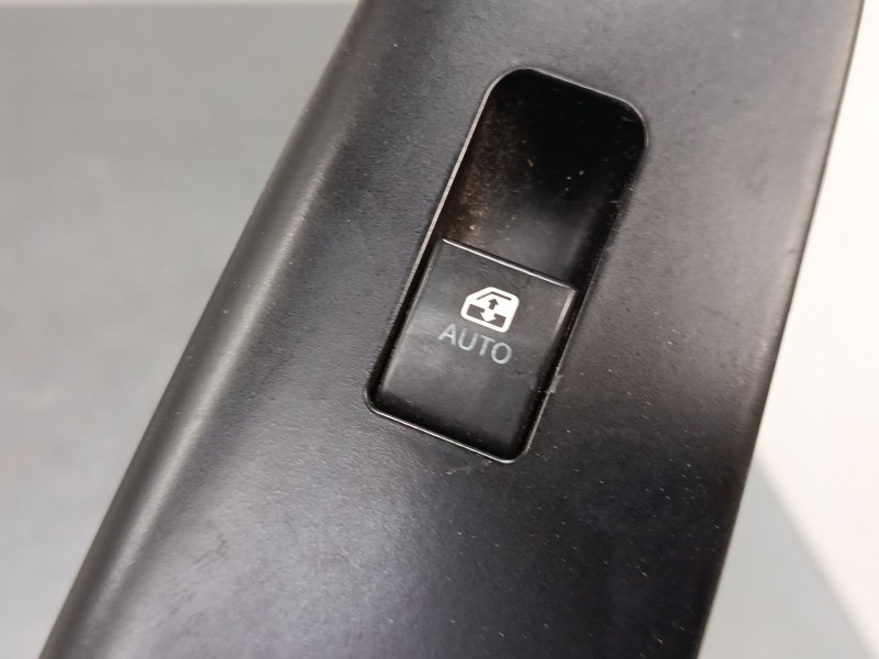 Recambio de mando elevalunas delantero derecho para kia cee´d hatchback (ed) 1.6 crdi 115 referencia OEM IAM 823611H000  