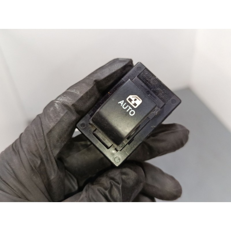 Recambio de mando elevalunas trasero derecho para kia cee´d hatchback (ed) 1.6 crdi 115 referencia OEM IAM 935751H100  