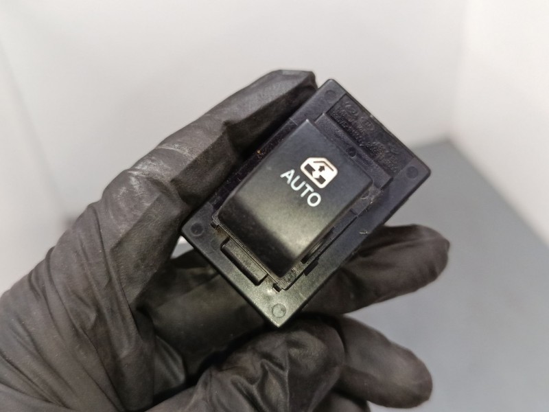 Recambio de mando elevalunas trasero derecho para kia cee´d hatchback (ed) 1.6 crdi 115 referencia OEM IAM 935751H100  