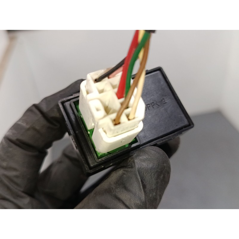 Recambio de mando elevalunas trasero derecho para kia cee´d hatchback (ed) 1.6 crdi 115 referencia OEM IAM 935751H100  