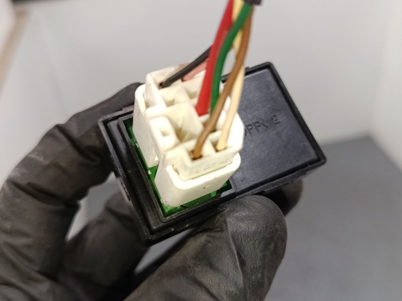 Recambio de mando elevalunas trasero derecho para kia cee´d hatchback (ed) 1.6 crdi 115 referencia OEM IAM 935751H100  