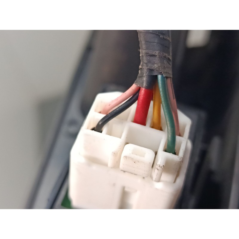 Recambio de mando elevalunas trasero izquierdo para kia cee´d hatchback (ed) 1.6 crdi 115 referencia OEM IAM 833511H000  