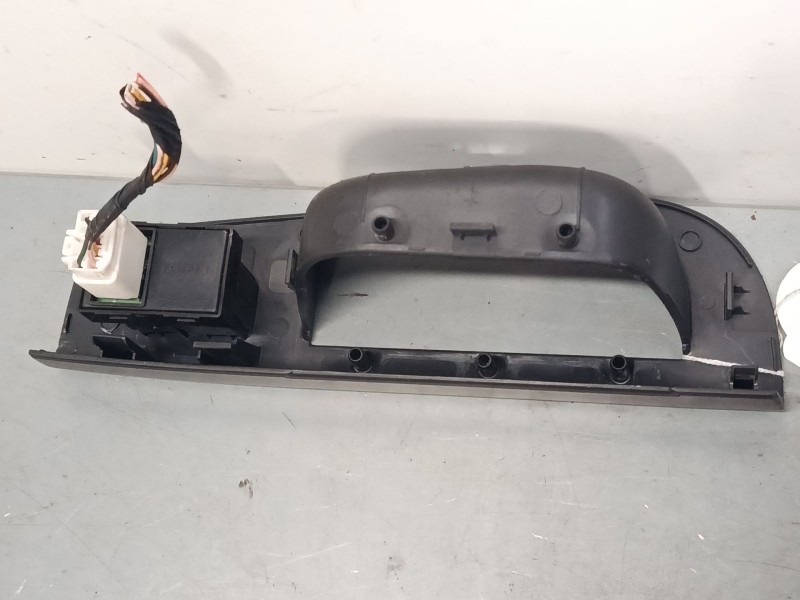 Recambio de mando elevalunas trasero izquierdo para kia cee´d hatchback (ed) 1.6 crdi 115 referencia OEM IAM 833511H000  
