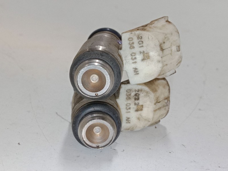Recambio de inyector para seat ibiza iv st (6j8, 6p8) 1.4 referencia OEM IAM 036031AH  