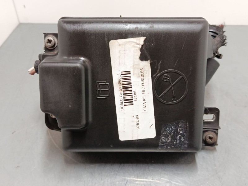 Recambio de caja reles / fusibles para fiat doblo cargo (263_) 1.3 d multijet referencia OEM IAM 51839437  