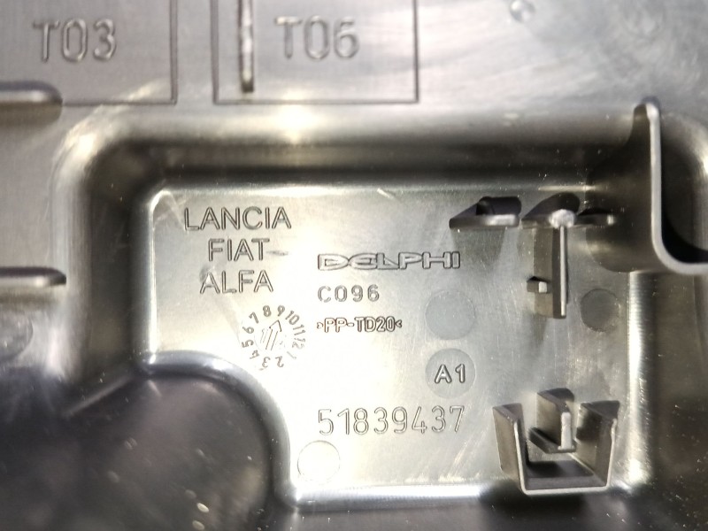 Recambio de caja reles / fusibles para fiat doblo cargo (263_) 1.3 d multijet referencia OEM IAM 51839437  