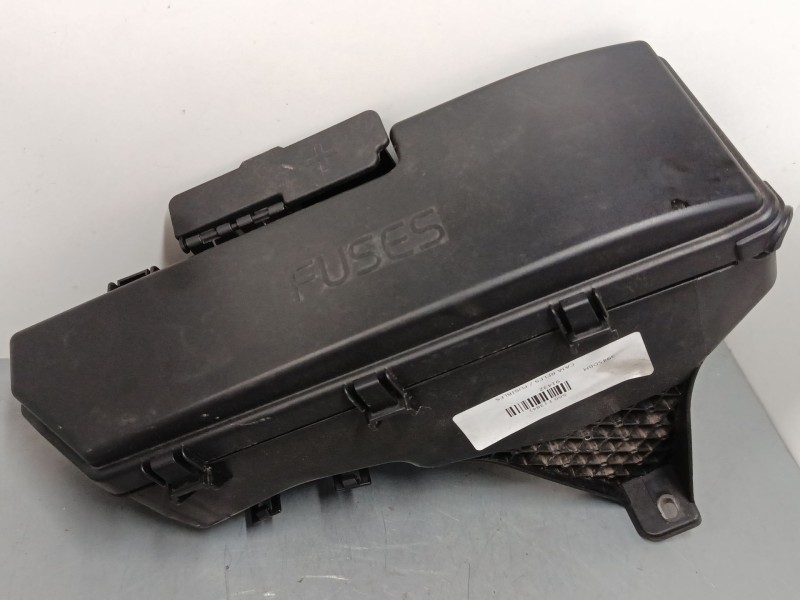 Recambio de caja reles / fusibles para volvo s60 i (384) d5 referencia OEM IAM 9494210  