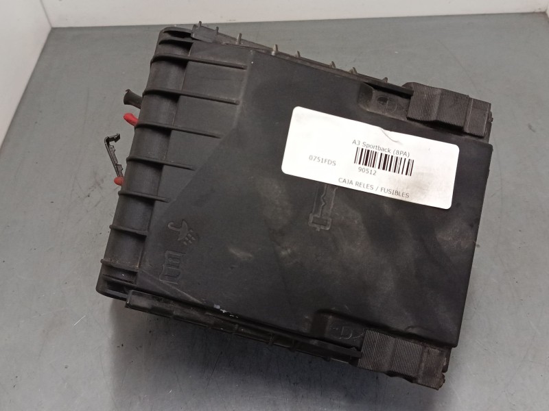 Recambio de caja reles / fusibles para audi a3 sportback (8pa) 2.0 tdi 16v referencia OEM IAM 017181301  