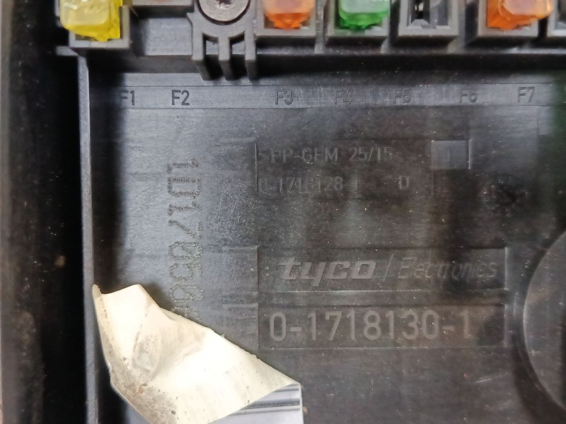 Recambio de caja reles / fusibles para audi a3 sportback (8pa) 2.0 tdi 16v referencia OEM IAM 017181301  