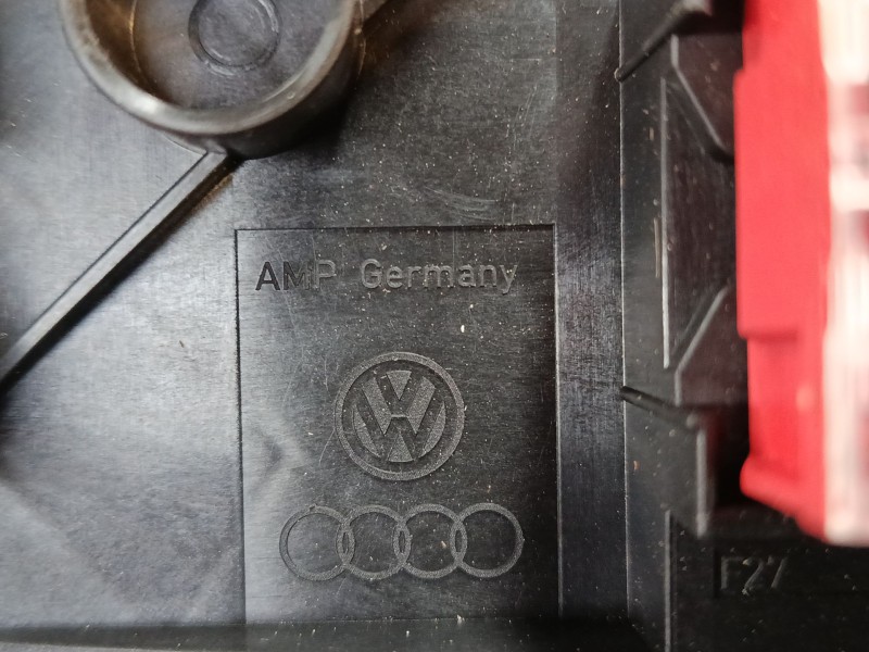 Recambio de caja reles / fusibles para audi a3 sportback (8pa) 2.0 tdi 16v referencia OEM IAM 017181301  