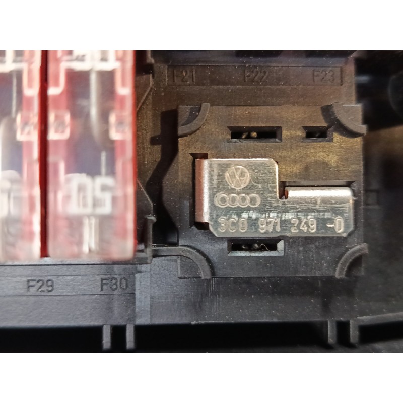 Recambio de caja reles / fusibles para audi a3 sportback (8pa) 2.0 tdi 16v referencia OEM IAM 017181301  