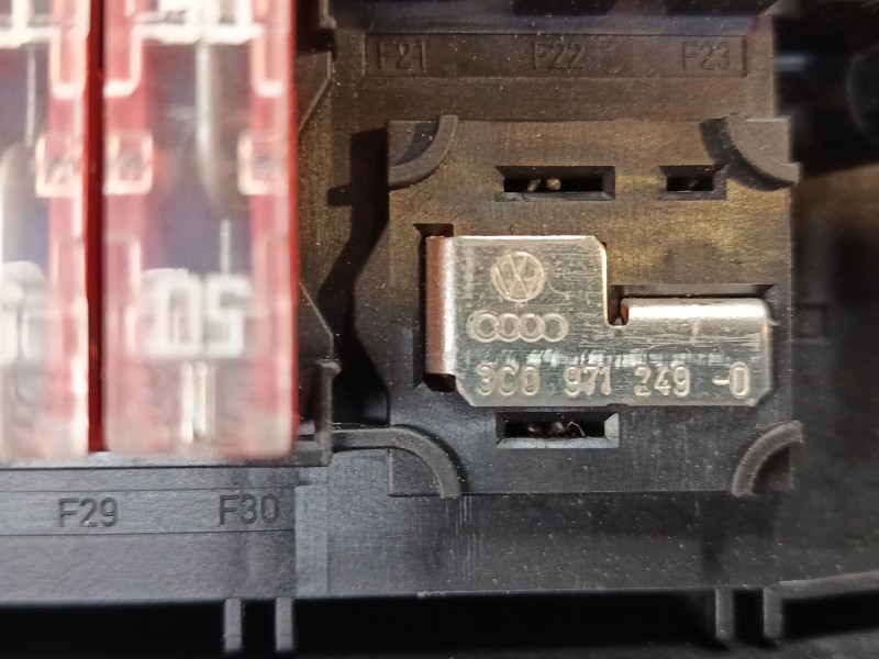 Recambio de caja reles / fusibles para audi a3 sportback (8pa) 2.0 tdi 16v referencia OEM IAM 017181301  