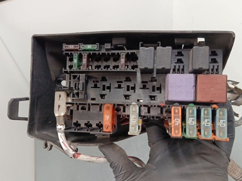 Recambio de caja reles / fusibles para renault scénic i monospace (ja0/1_, fa0_) 1.4 16v (ja0d, ja1h, ja0w, ja10) referencia OEM