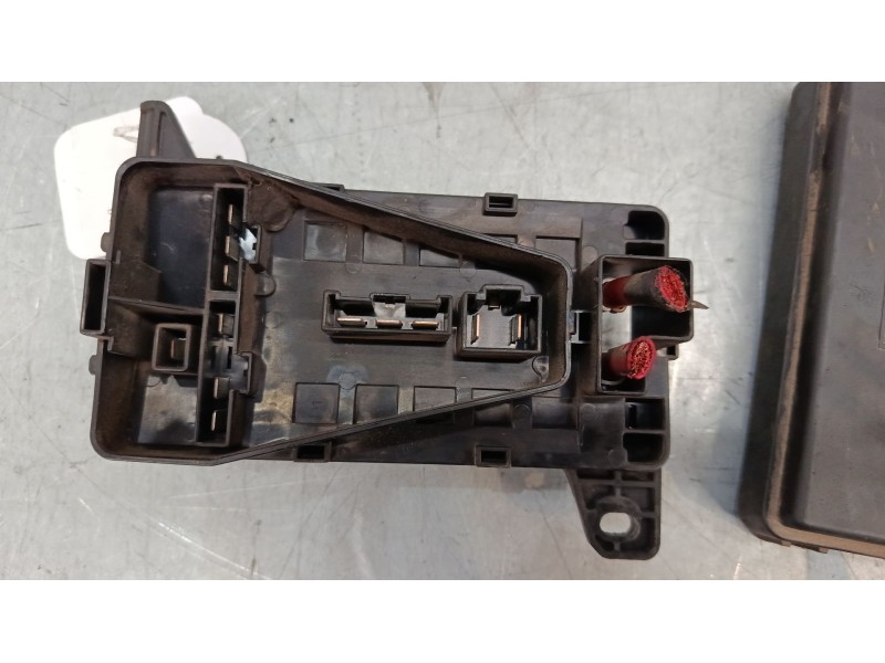 Recambio de caja reles / fusibles para land rover freelander i (l314) 2.0 di 4x4 referencia OEM IAM YQE103040  