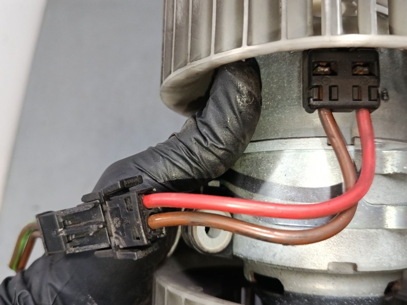 Recambio de motor calefaccion para bmw x3 (e83) 2.0 sd referencia OEM IAM 64113453729  