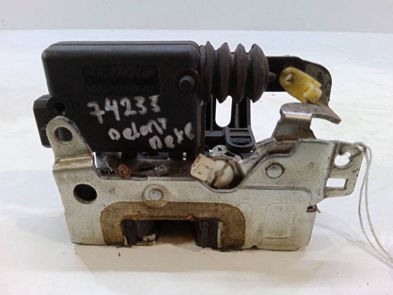 Recambio de cerradura puerta delantera derecha para dacia sandero 1.2 16v referencia OEM IAM    Recambio de cerradura puerta delantera derecha para dacia sandero 1.2 16v referencia OEM IAM