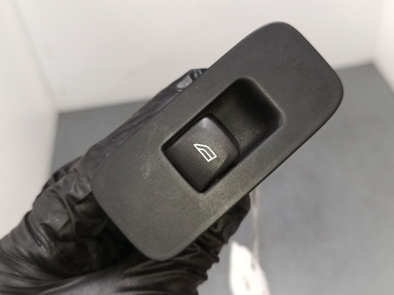 Recambio de mando elevalunas trasero izquierdo para volvo v40 hatchback (525) d2 referencia OEM IAM 31334569  