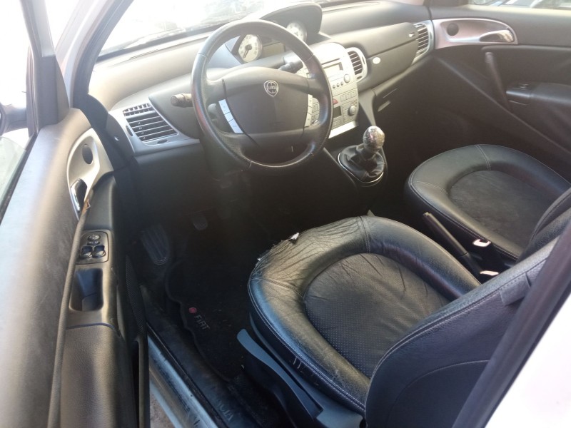 lancia ypsilon (843_) del año 2009