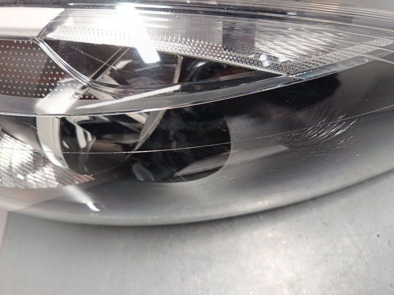 Recambio de faro derecho para volvo v40 hatchback (525) d2 referencia OEM IAM 31283327  