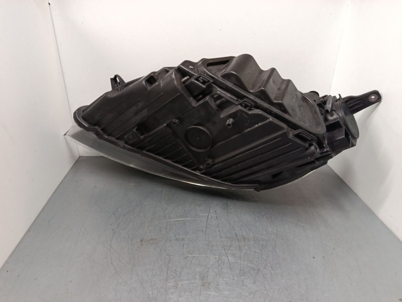 Recambio de faro derecho para volvo v40 hatchback (525) d2 referencia OEM IAM 31283327  