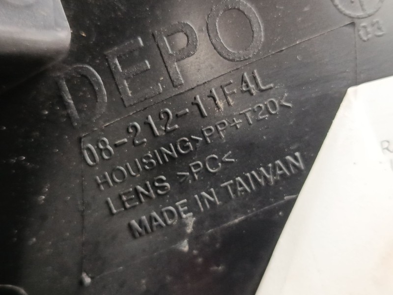 Recambio de faro izquierdo para toyota rav 4 ii (_a2_) 2.0 d 4wd (cla20_, cla21_) referencia OEM IAM 0821211F4L  