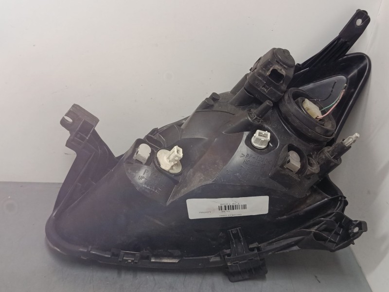 Recambio de faro derecho para toyota aygo (_b1_) 1.0 (kgb10_) referencia OEM IAM 811100H070  