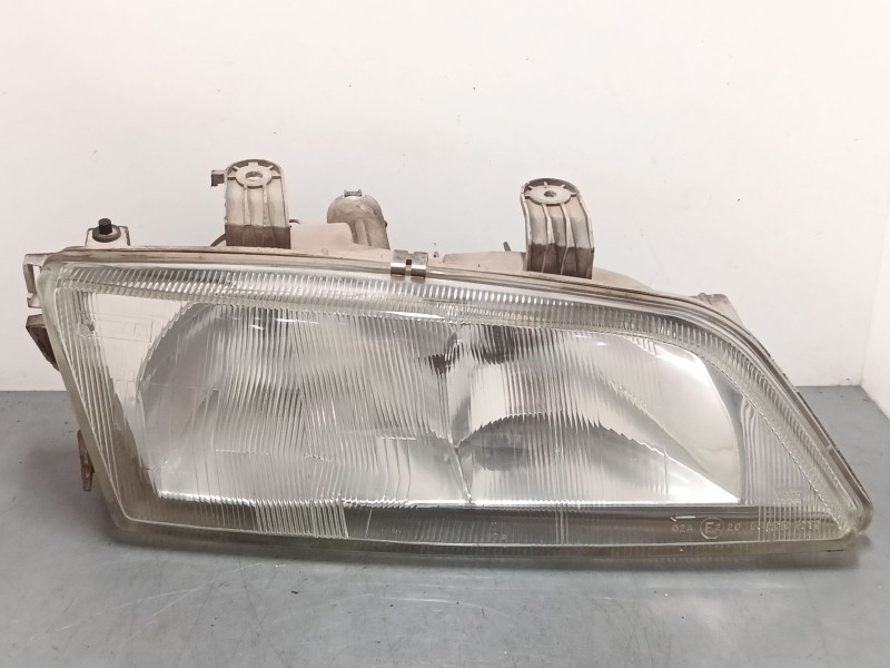 Recambio de faro derecho para nissan primera hatchback (p11) 1.6 16v referencia OEM IAM   