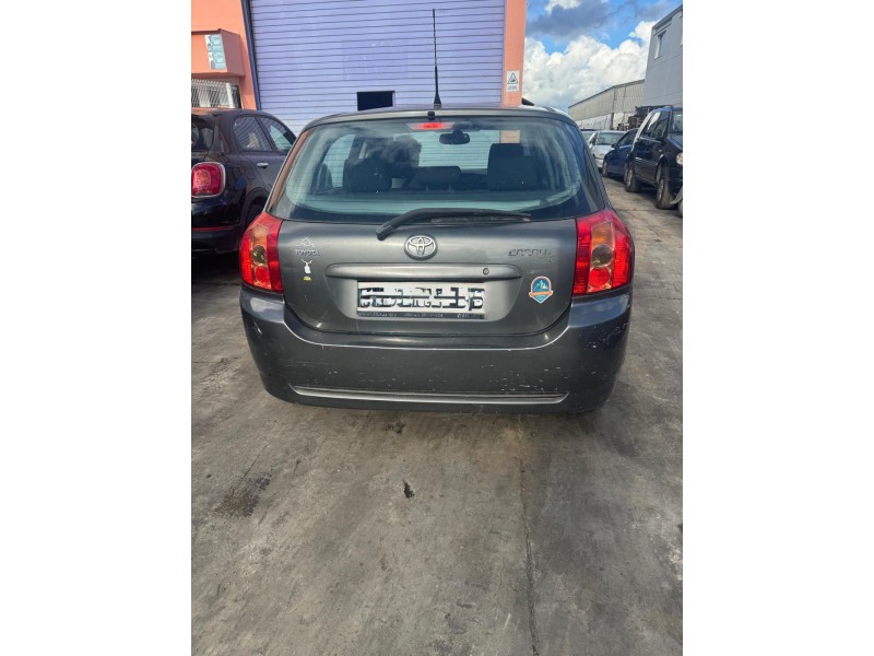 toyota corolla (_e12_) del año 2004