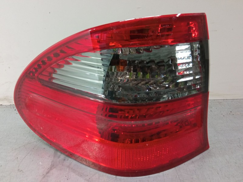 Recambio de piloto trasero izquierdo para mercedes-benz clase e (w211) e 200 kompressor (211.041) referencia OEM IAM A2118202764