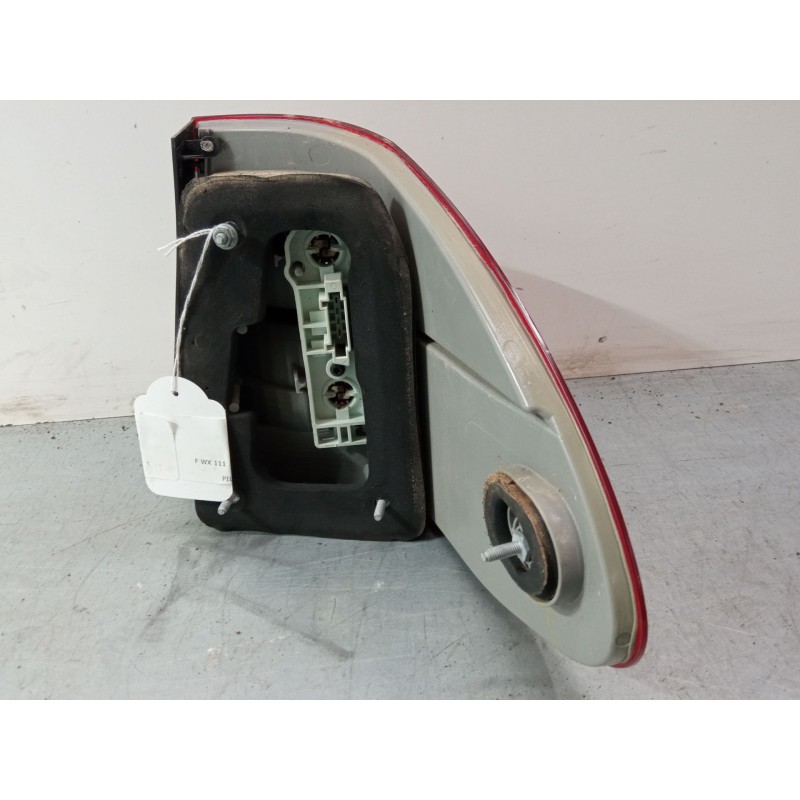 Recambio de piloto trasero izquierdo para mercedes-benz clase e (w211) e 200 kompressor (211.041) referencia OEM IAM A2118202764