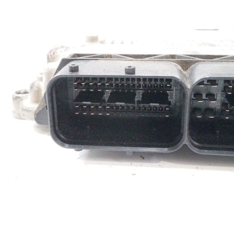 Recambio de centralita motor uce para kia cee´d sw (ed) 2.0 crdi 140 referencia OEM IAM 3911327710 0281013570 