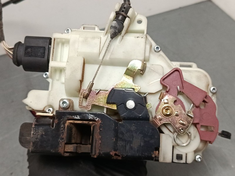 Recambio de cerradura puerta delantera derecha para volkswagen new beetle descapotable (1y7) 2.0 referencia OEM IAM 3B1837016AT 