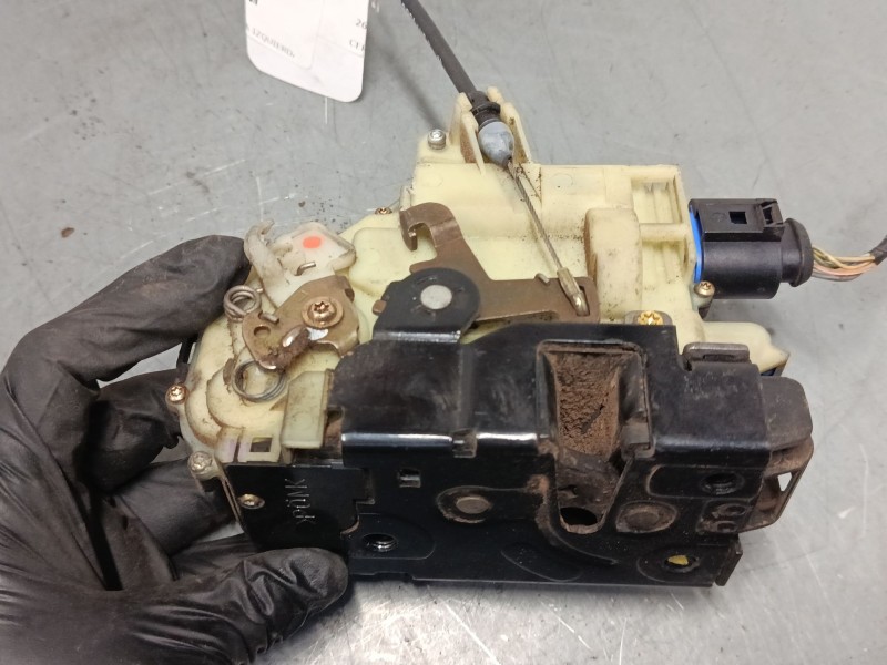 Recambio de cerradura puerta delantera izquierda para volkswagen new beetle descapotable (1y7) 2.0 referencia OEM IAM 3B1837016A