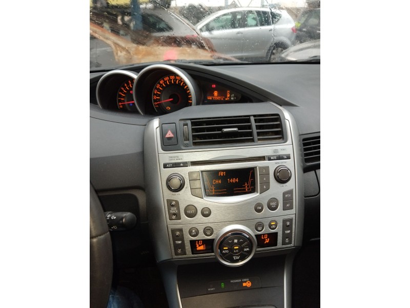 toyota verso (_r2_) del año 2011