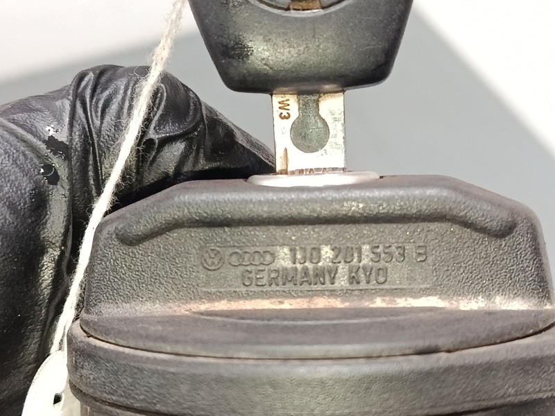 Recambio de tapon combustible para seat ibiza iii (6l1) 1.4 16v referencia OEM IAM 1J0201553B  